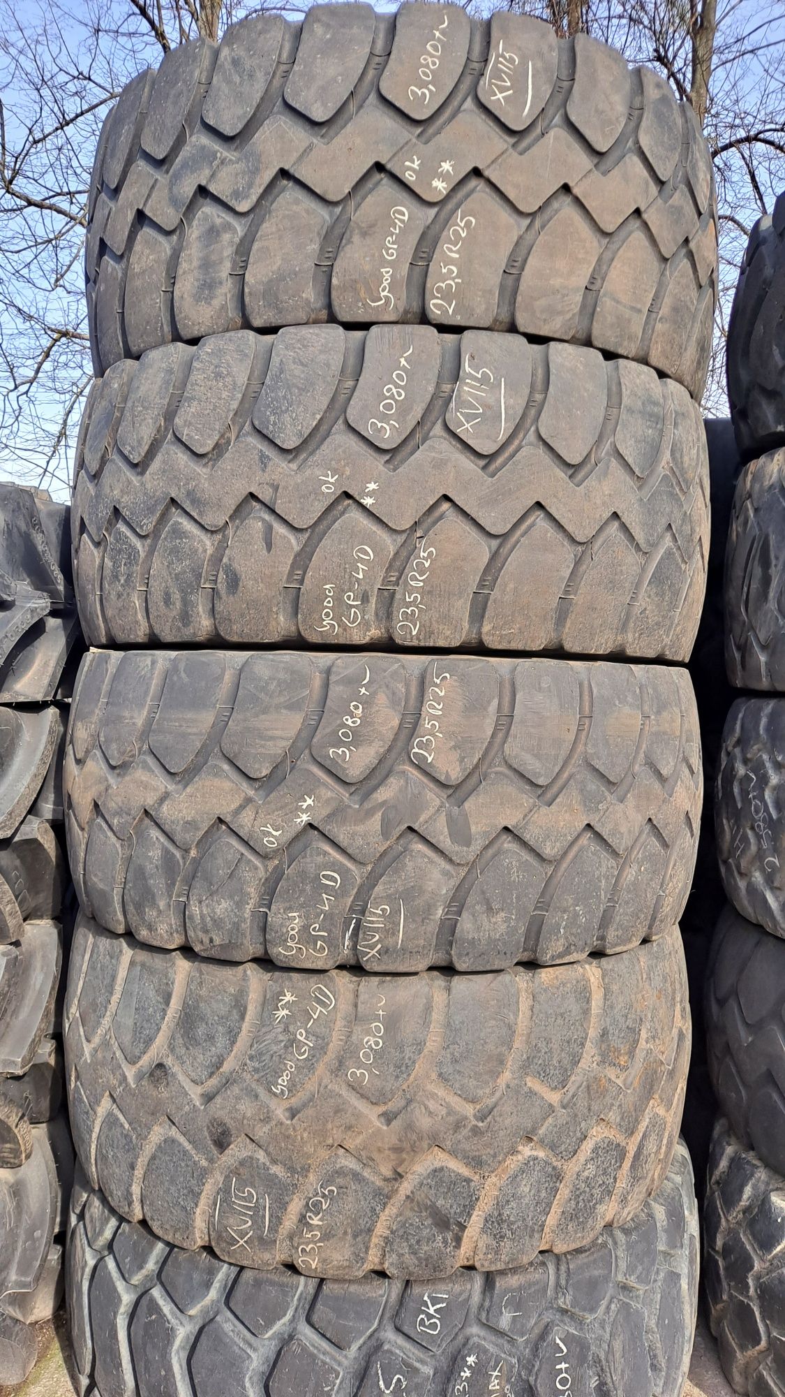 Komplet 23.5R25 Goodyear