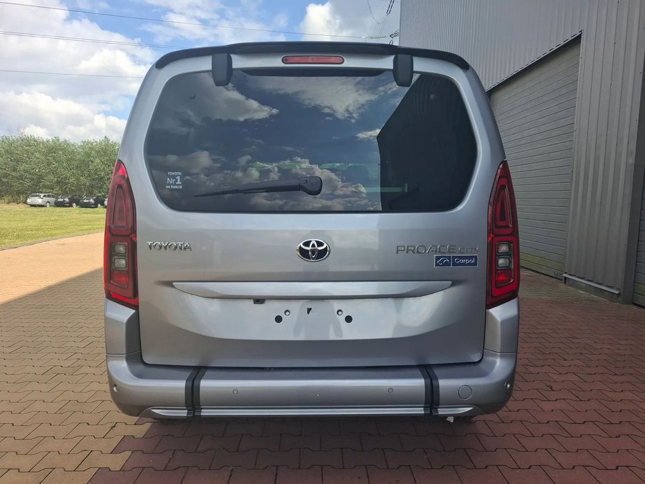 Toyota Proace City Verso zabudowa do przewozu osób niepełnosprawanych Carpol mobilty