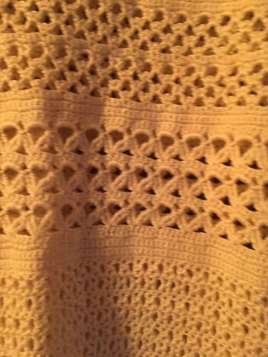 Продам женскую кофту вязаную.