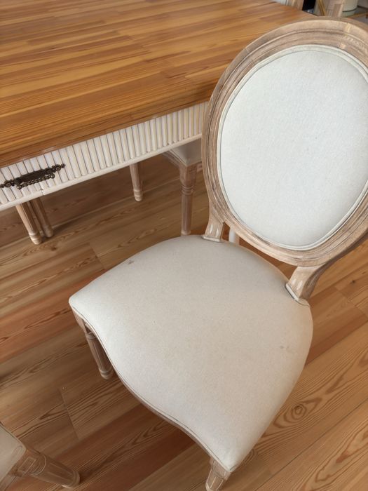 Mesa de madeira branca com 6 cadeiras