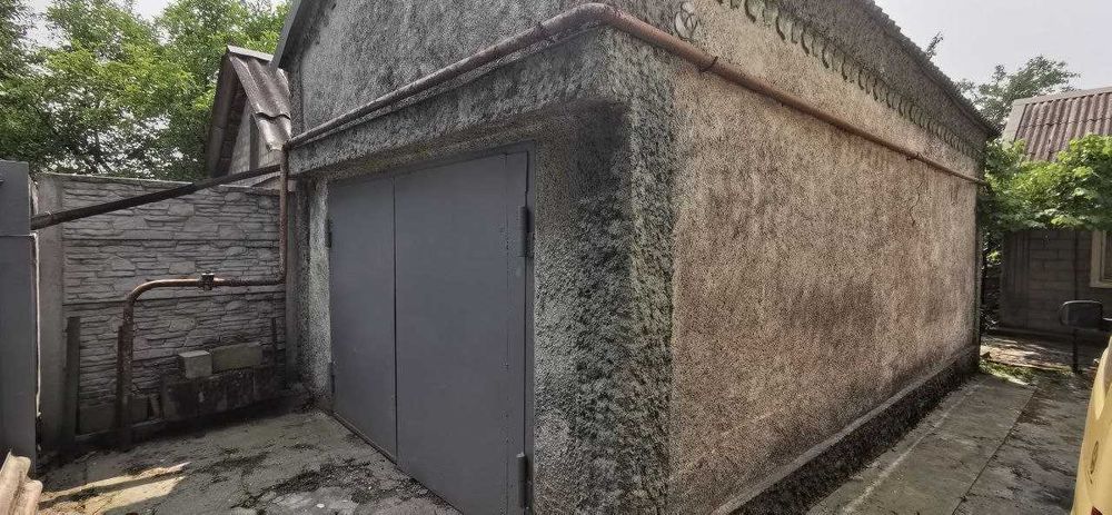 Продається двоповерховий будинок біля ЖД вокзалу