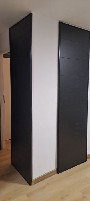 Czarne drzwi przesuwne