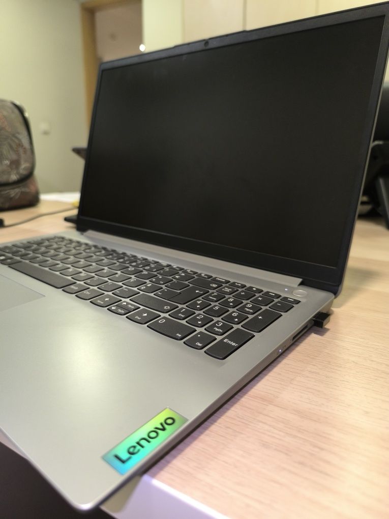 Portátil Lenovo IdePad 1
