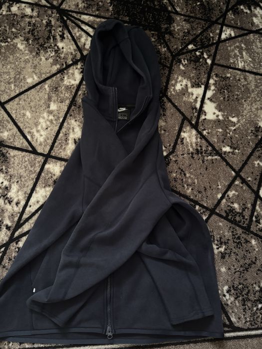 Nike Tech Fleece L size