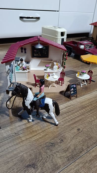 Schleich kawiarnia dla jeźdźców