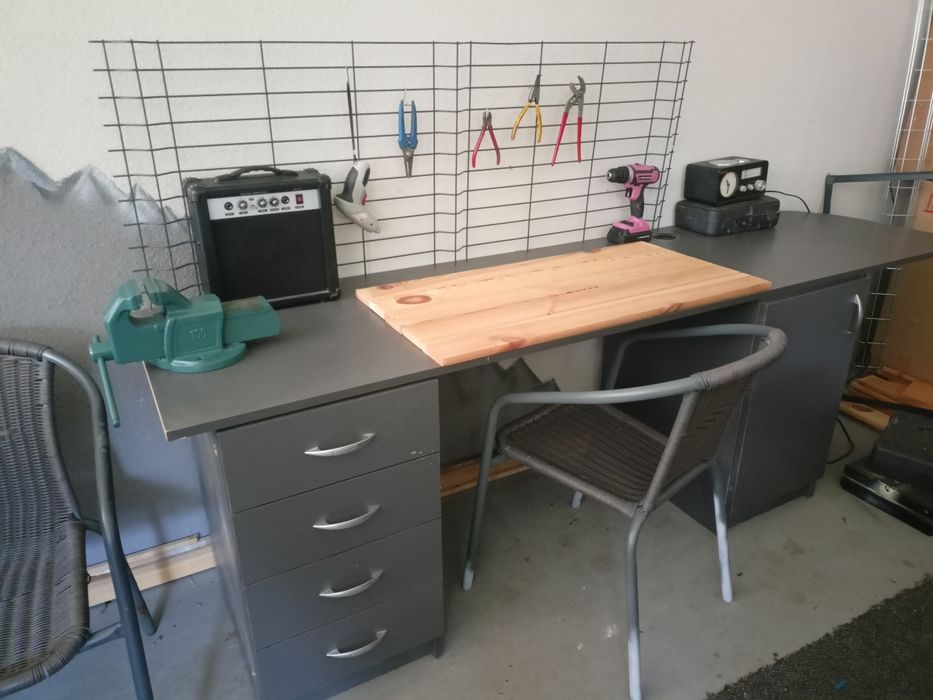 Stół roboczy_falbanek_do lekkich prac warsztatowych