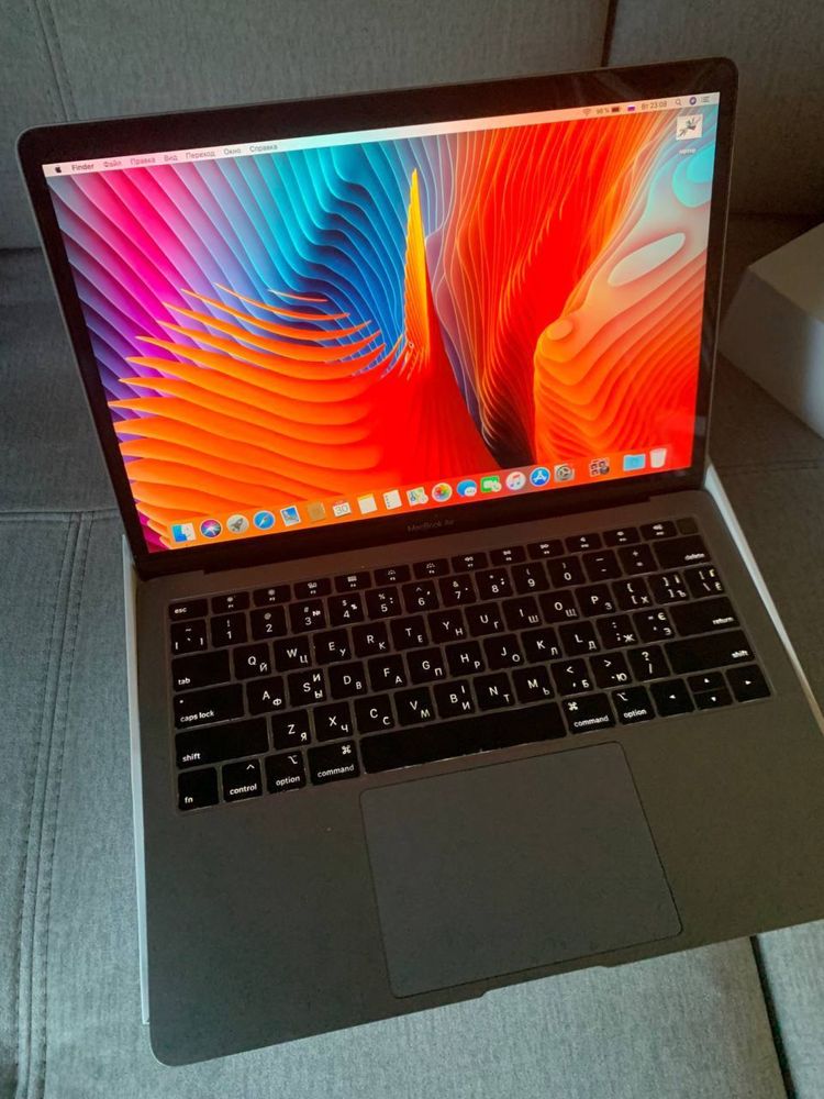 Apple MacBook Air” 13 (2018) i5/8GB RAM/128GB SSD