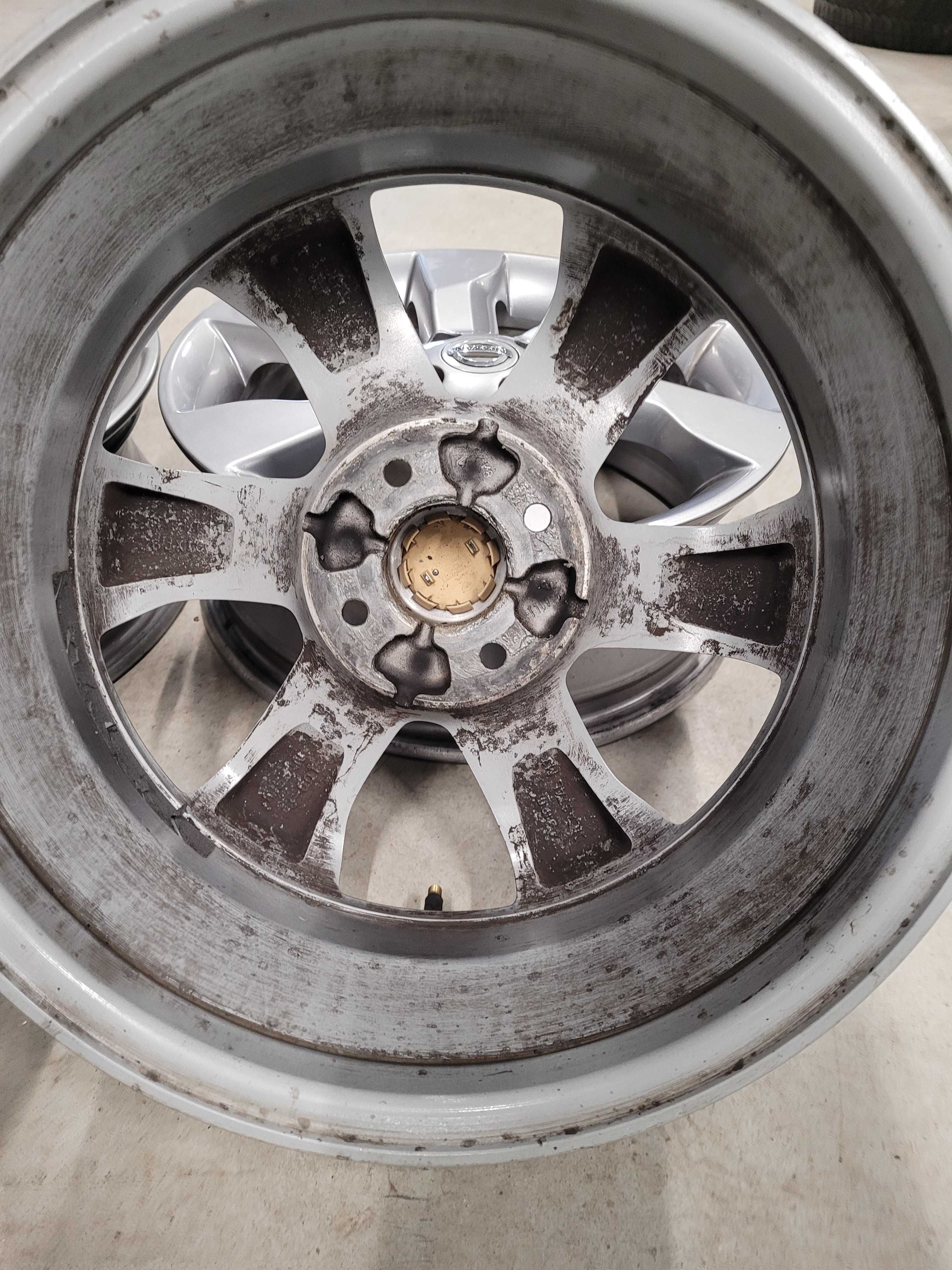 Komplet felg Nissan R 16 rozstaw 4x100 ET 45 J 6