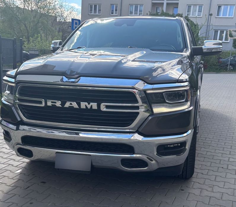 RAM 1500 RAM 1500 etorque hybryda 6 osób Laremi 4x4 idealny