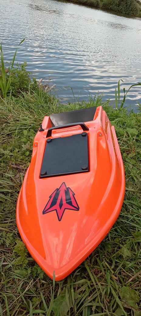 Карповий кораблик з GPS  Runferry для завозу прикормки
