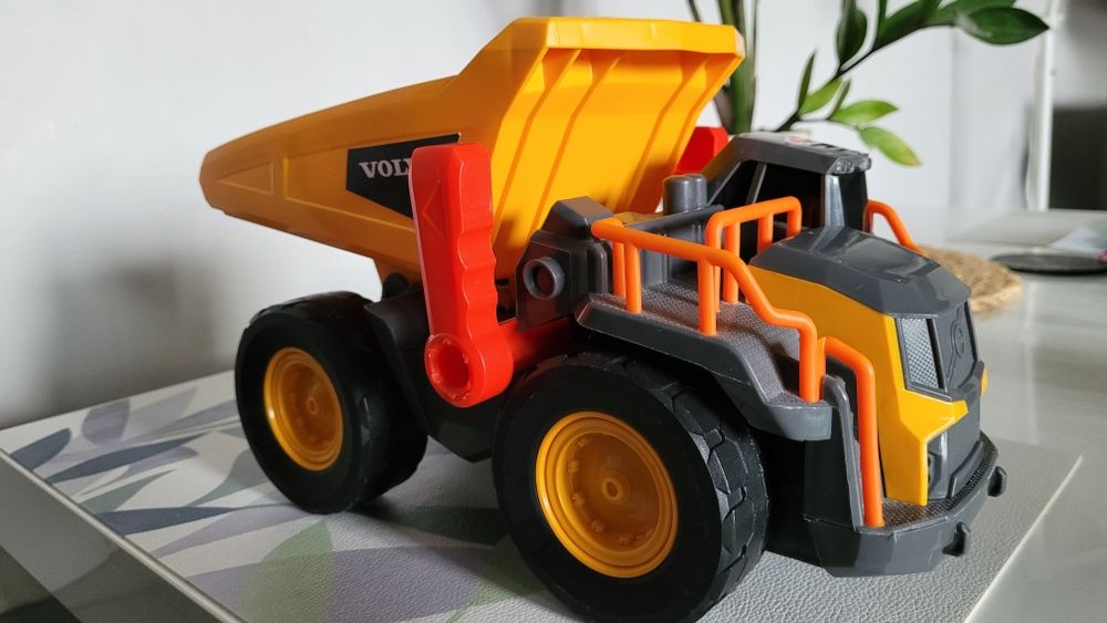 Dickie Construction Wywrotka Volvo z dźwiękiem i światłem