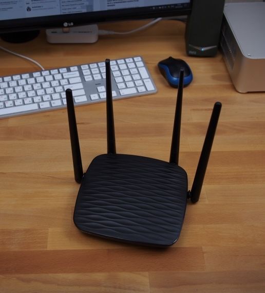 Роутер Tenda AC5. ГГц - 5, 2.4 + usb кабель для павербанку.