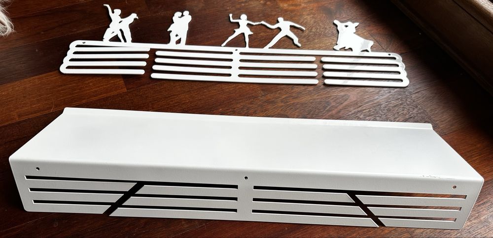 TANIEC Wieczak na medale + półka na puchary z wieszakiem na medale