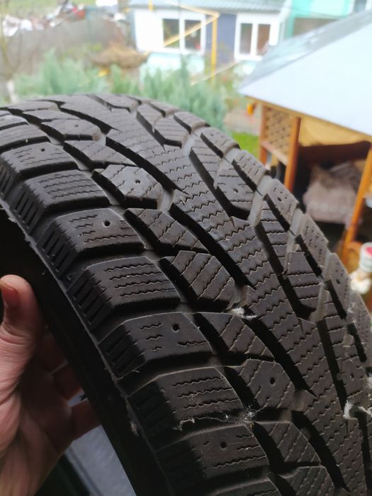 Продам шини на авто