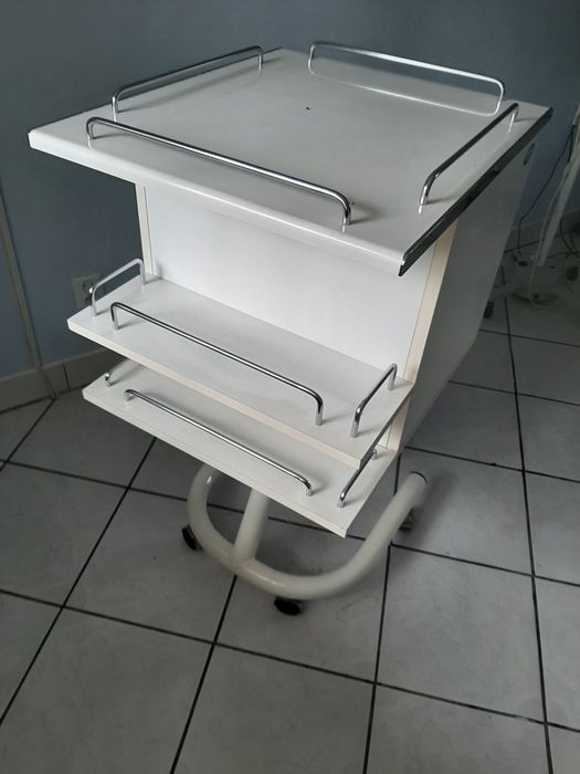 Komoda na kółkach