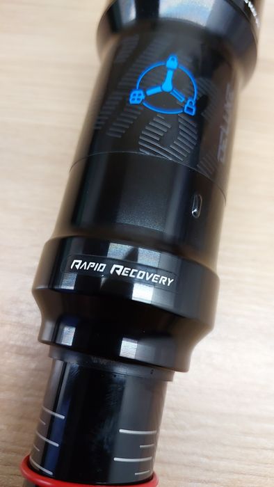 Амортизатор Rock Shox Deluxe RT3 
Розмір 210×55 
Регулювання: відскок,