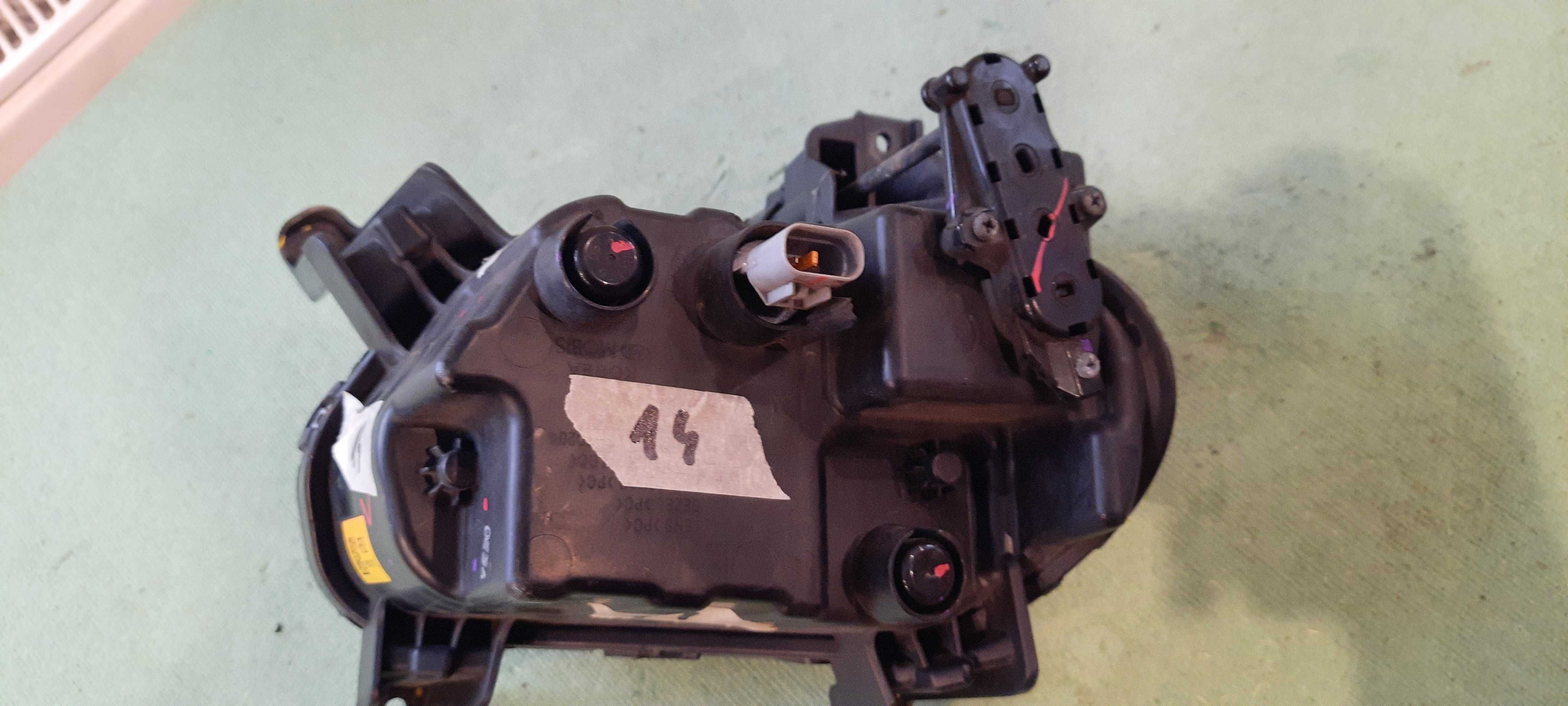 Lampa przeciwmgielna lewa do Hyundai Santa Fe 2018/2020