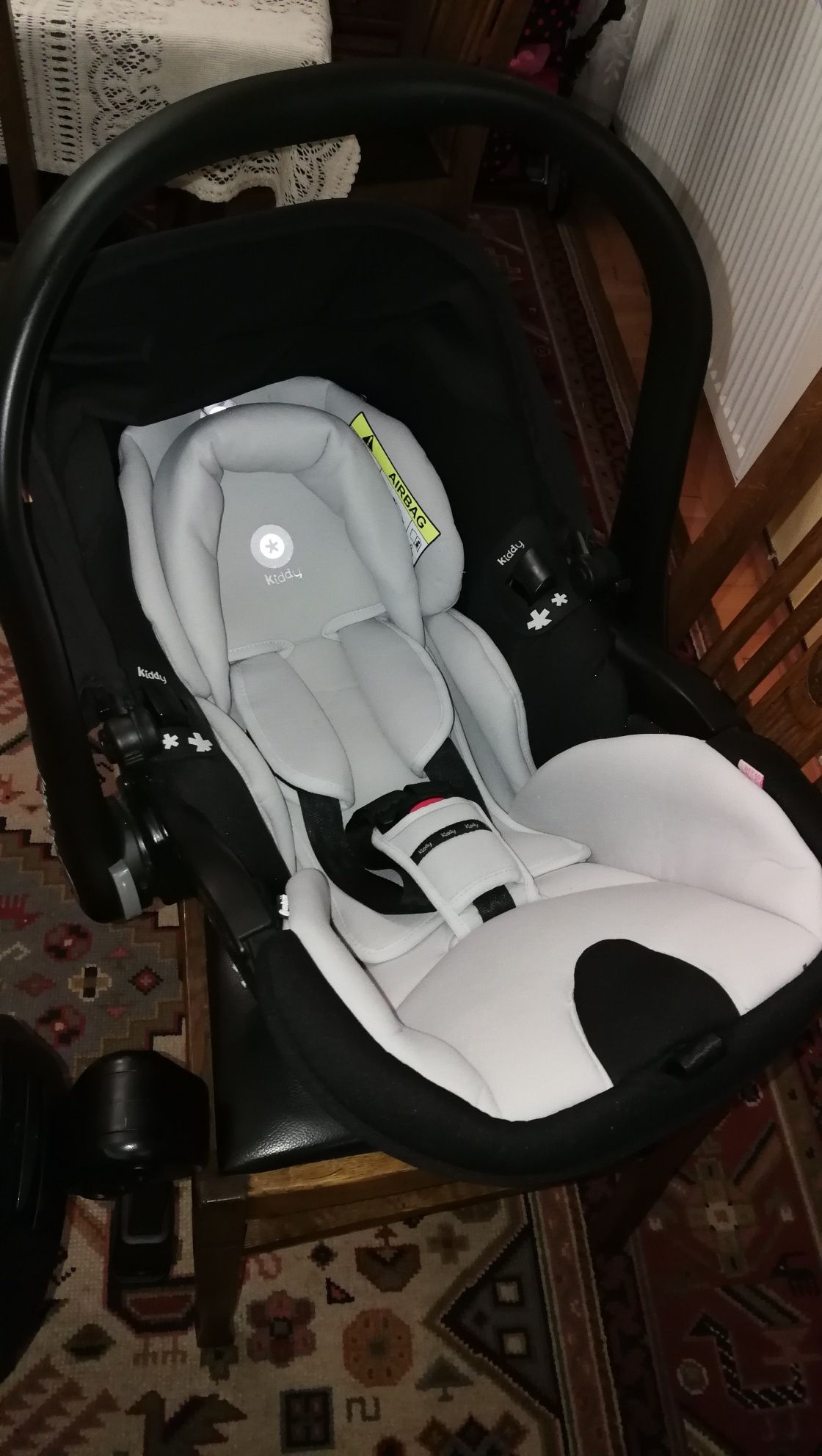 Fotelik Kiddy evoluna i-size mystics black plus baza isofix i adaptery