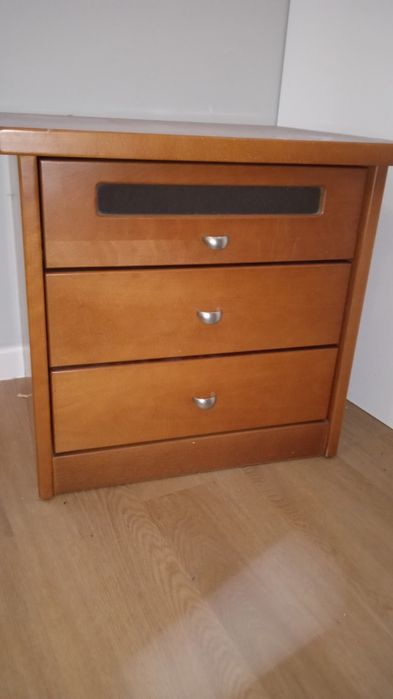 Cama de casal + 2 mesinhas de cabeceira