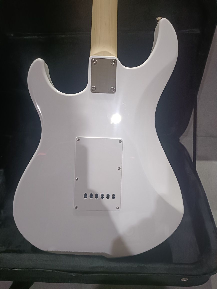 Guitarra eléctrica Yamaha Pacifica 012, Branco