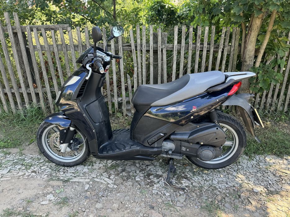 Продам мопед скутер априлиа