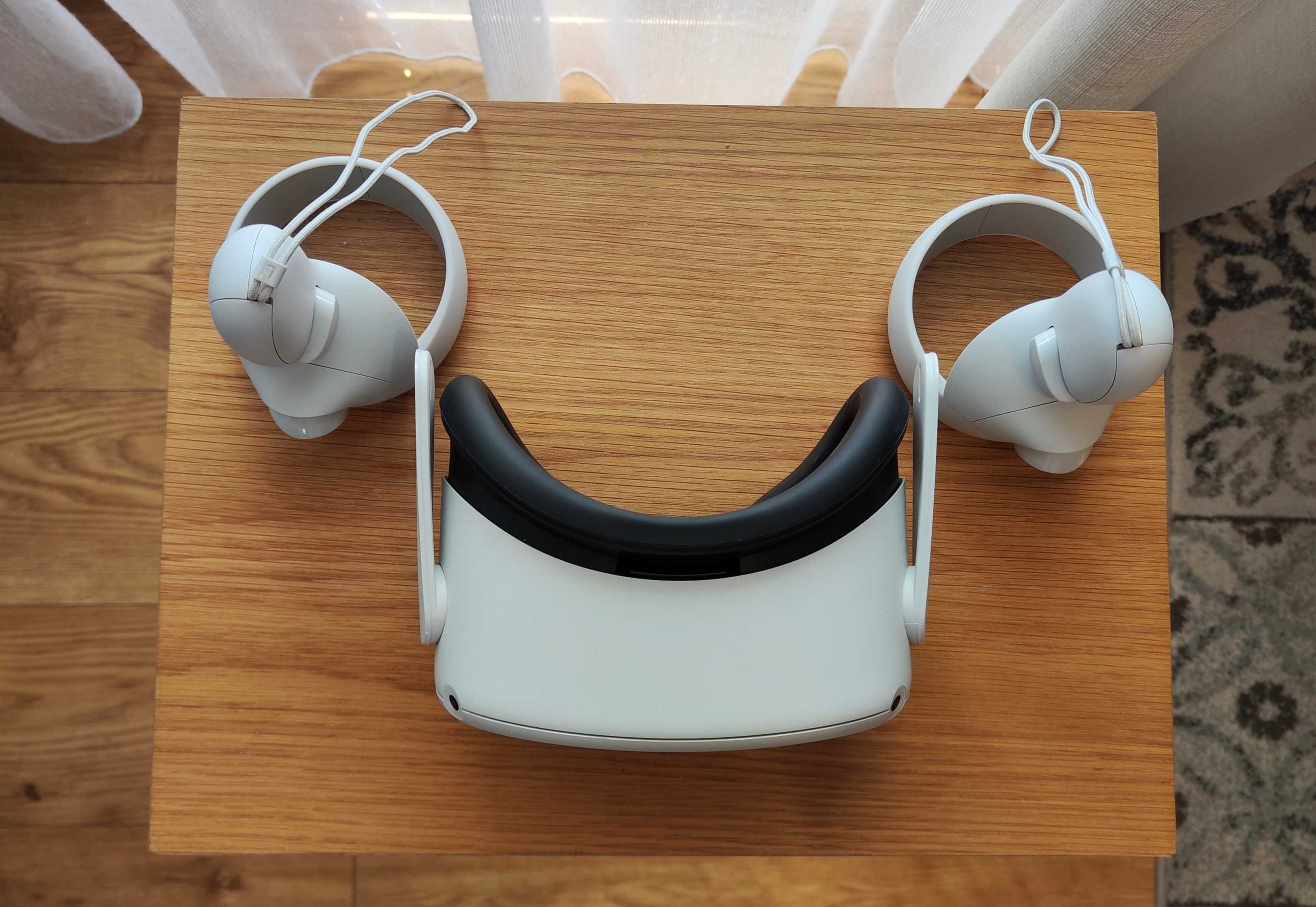 Oculus Quest 2 z dodatkowa baterią i opaską