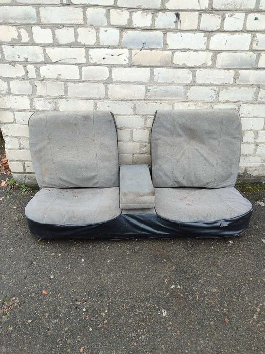 Диван задний с подлокотником Газ Волга Салон