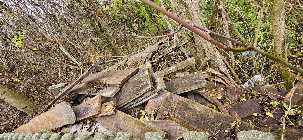 Drewno po budowie palety , deski , opal