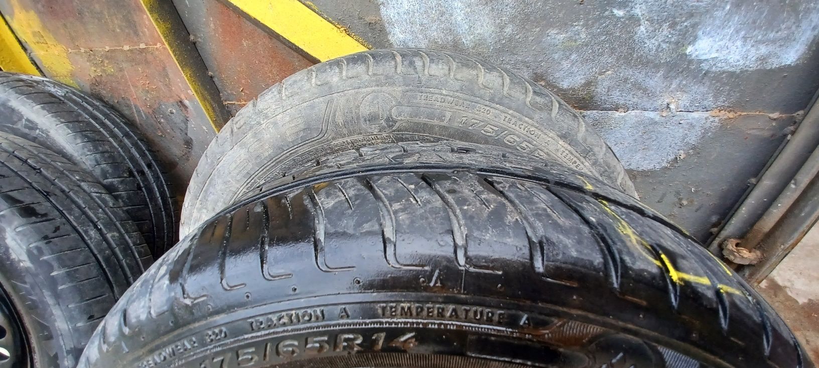 4 koła +  opony z felgami 175/65R14 (2 Dublop + 2 Maxxis )