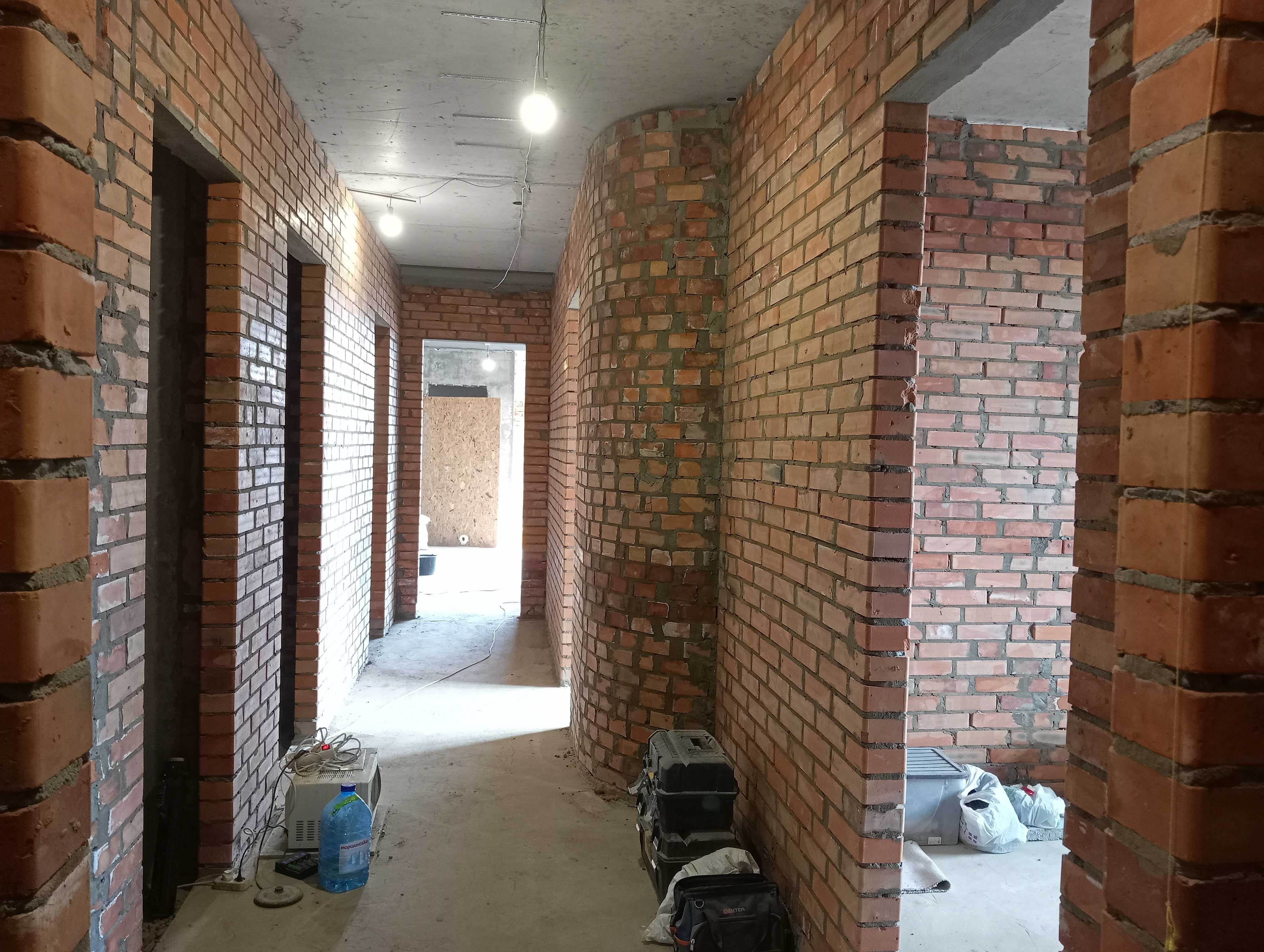 Кладка кирпича , газоблока .Каменщики ,мурувальні роботи