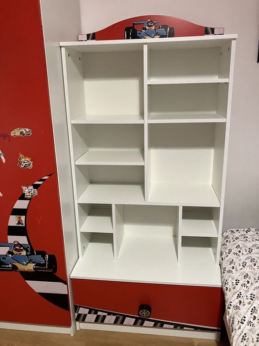 Meble dziecięce dla chłopca - motyw auta