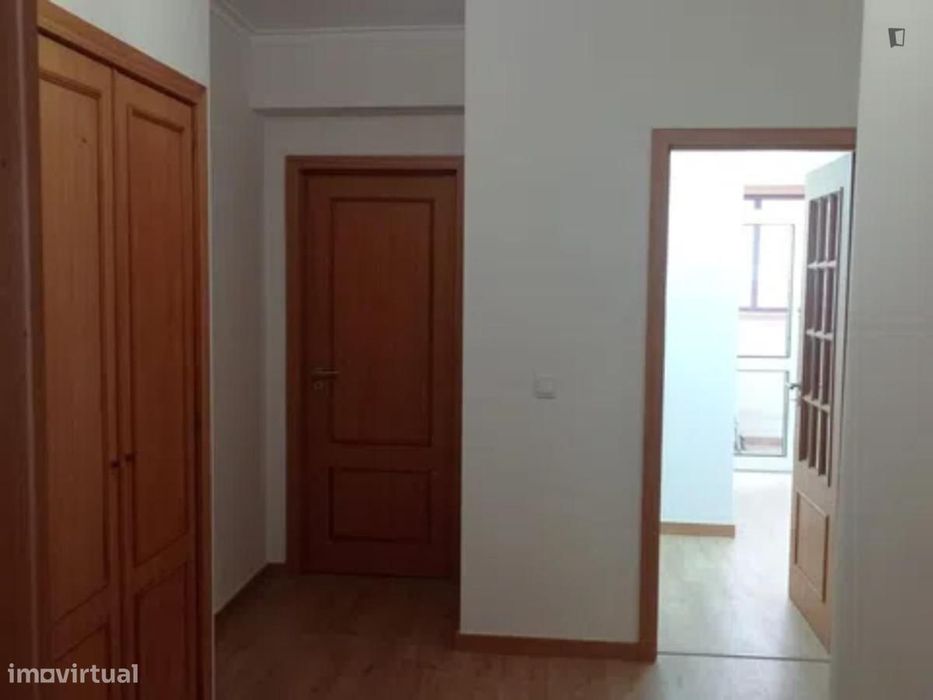 Quarto - localizado em Canidelo Porto