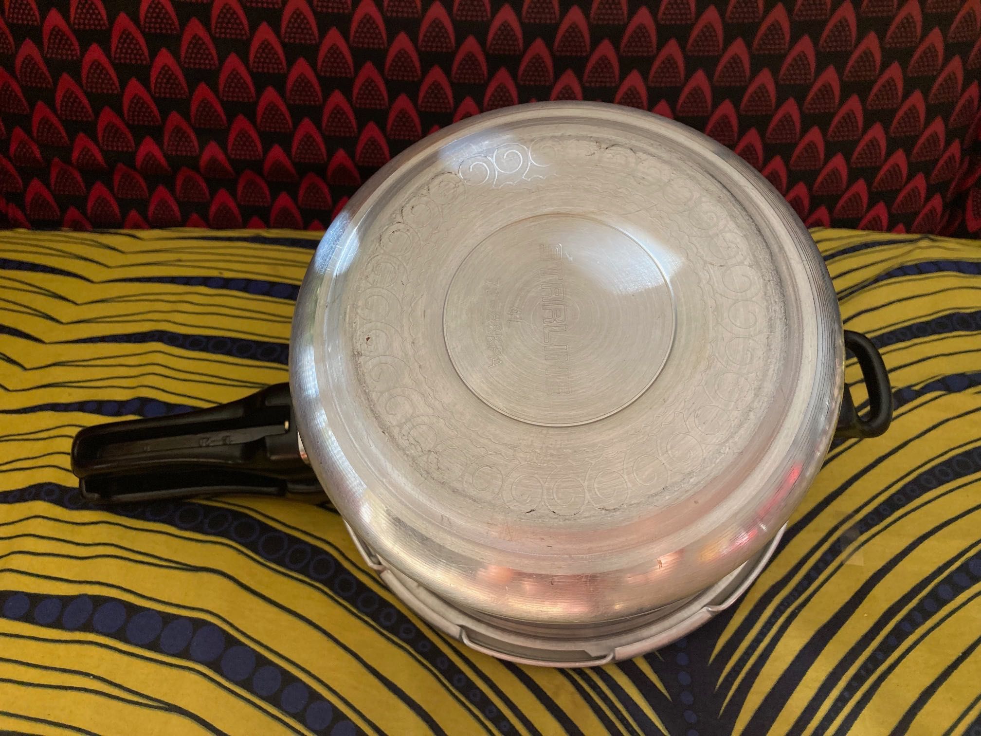 Panela de Pressão com 3 Válvulas de Segurança  4L