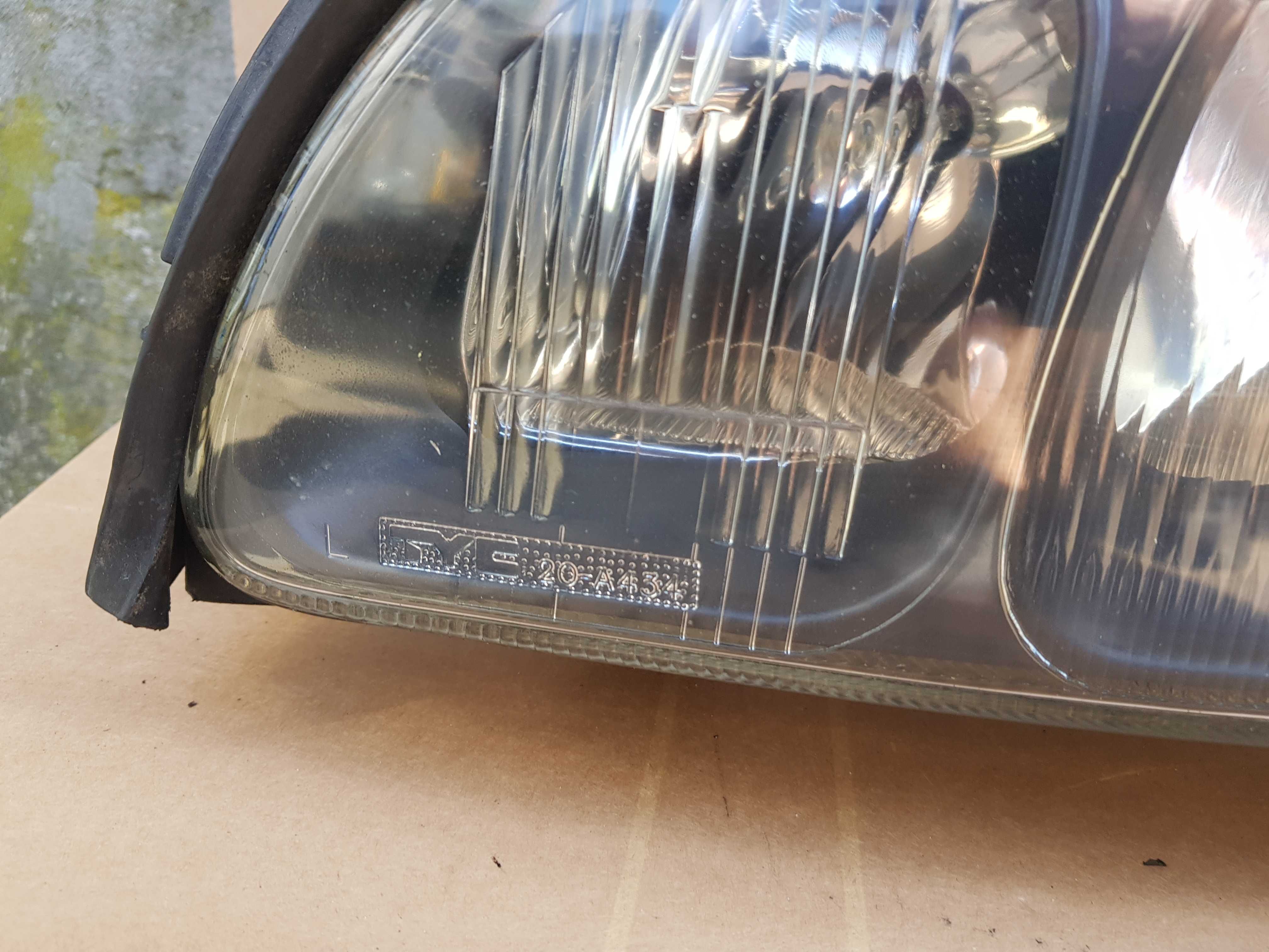 VOLVO S60 V70 XC70 Lampa Reflektor TYC Przód EUROPA CZĘŚCI RADOM