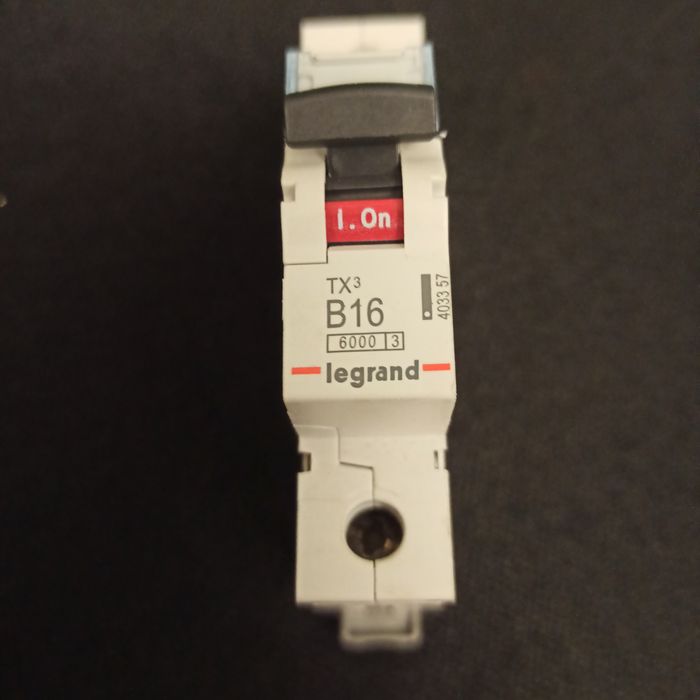 Bezpiecznik legrand, przełącznik nadpradowy 16A, nowy(4szt)