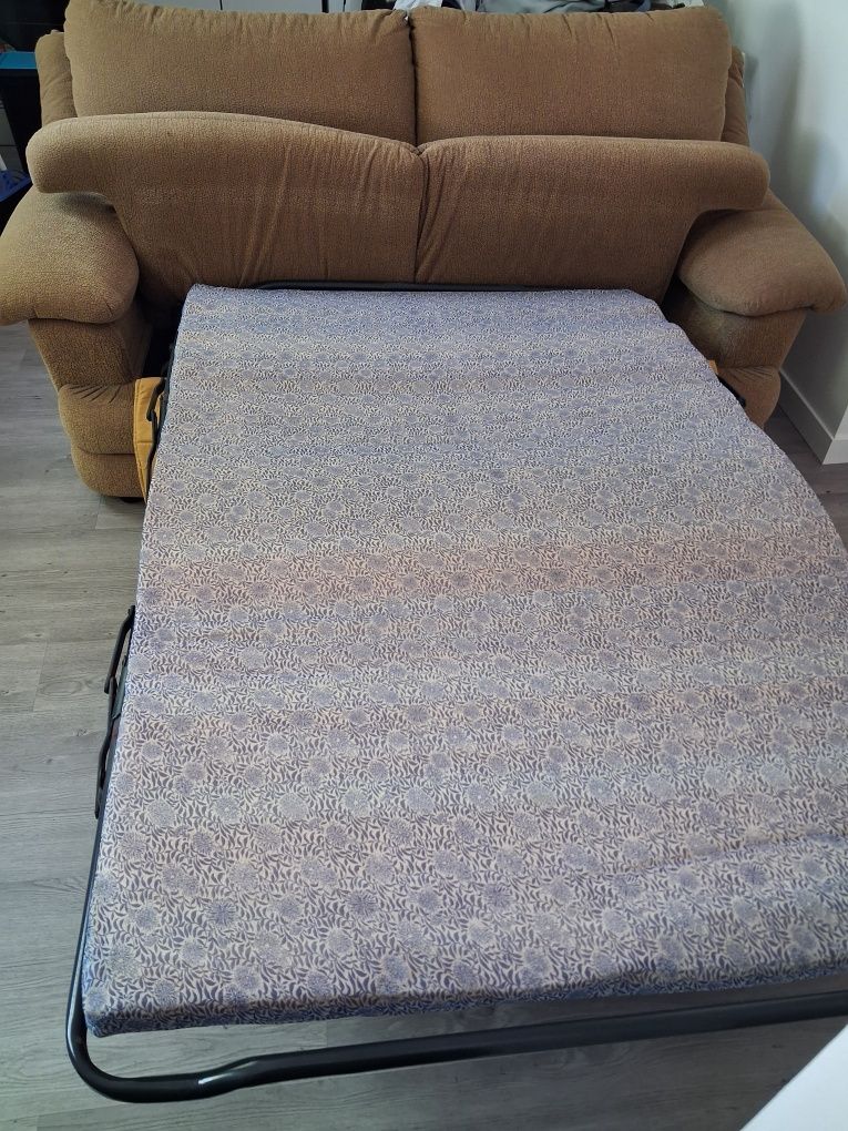 Sofá cama conservado