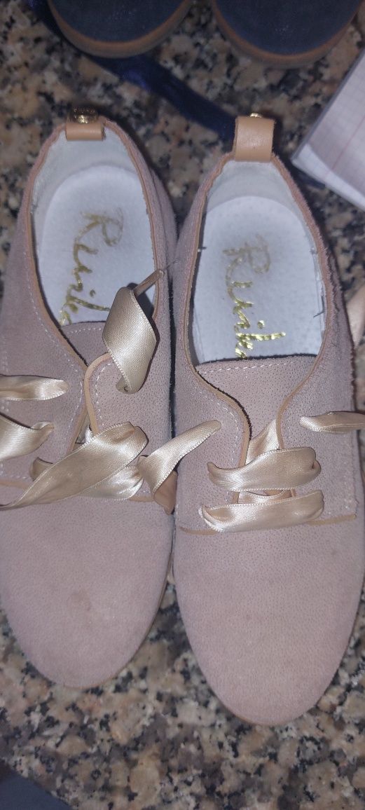 Sapatos formais Ruíka azuis escuros e bege número 32
