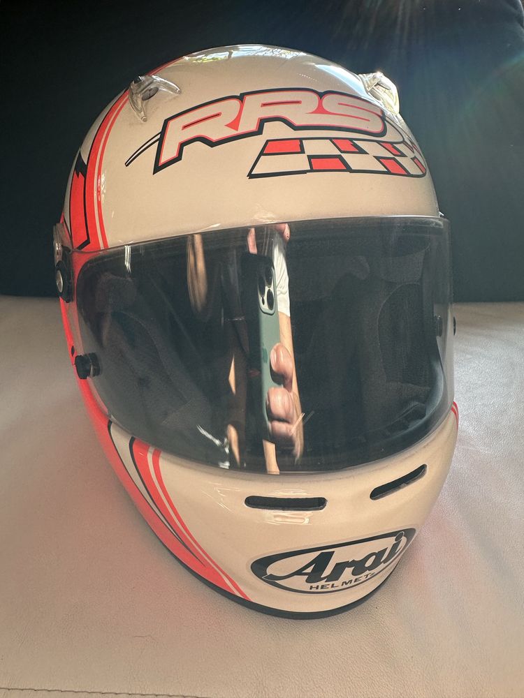 Capacete Novo Arai RRS da Ferrari nunca usado