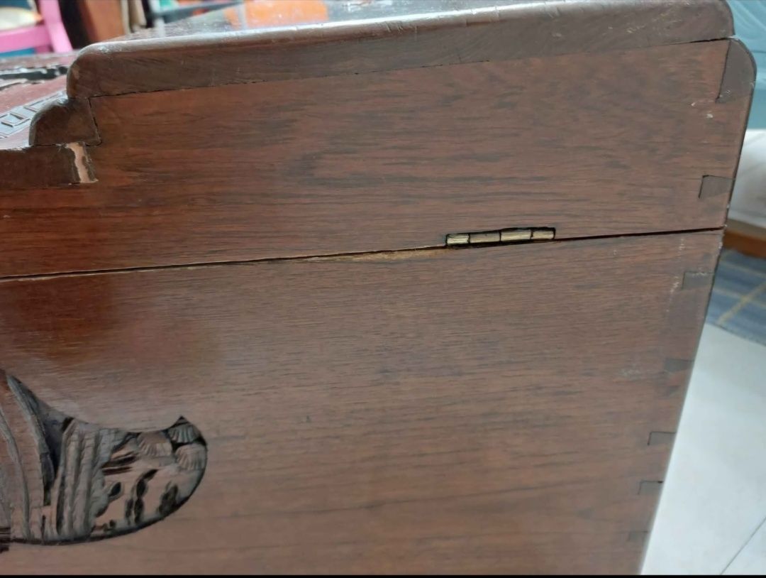 arca/baú antigo handcarved