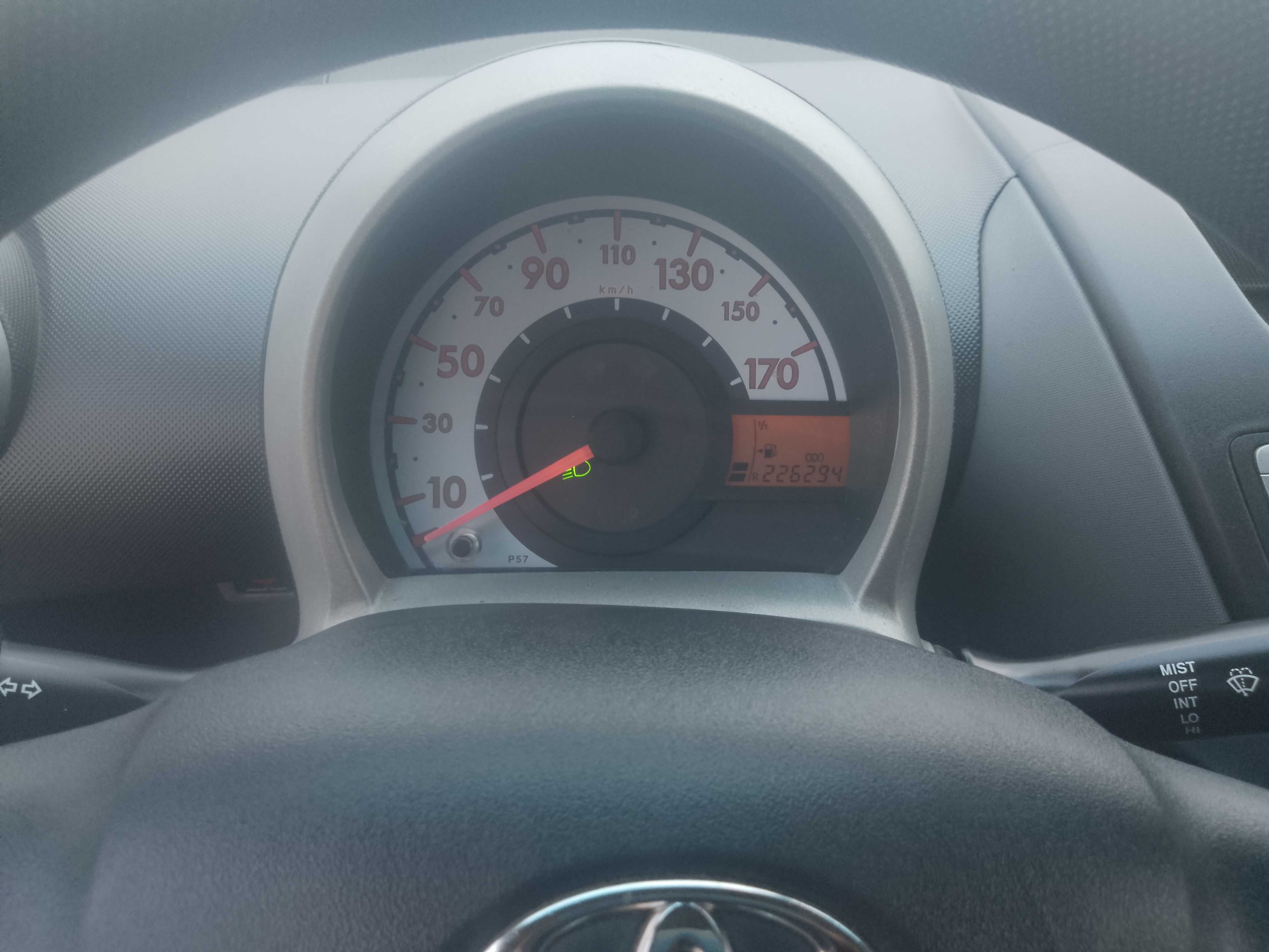 TOYOTA AYGO 5D  1.0 B 2006 r.  SUPER  STAN