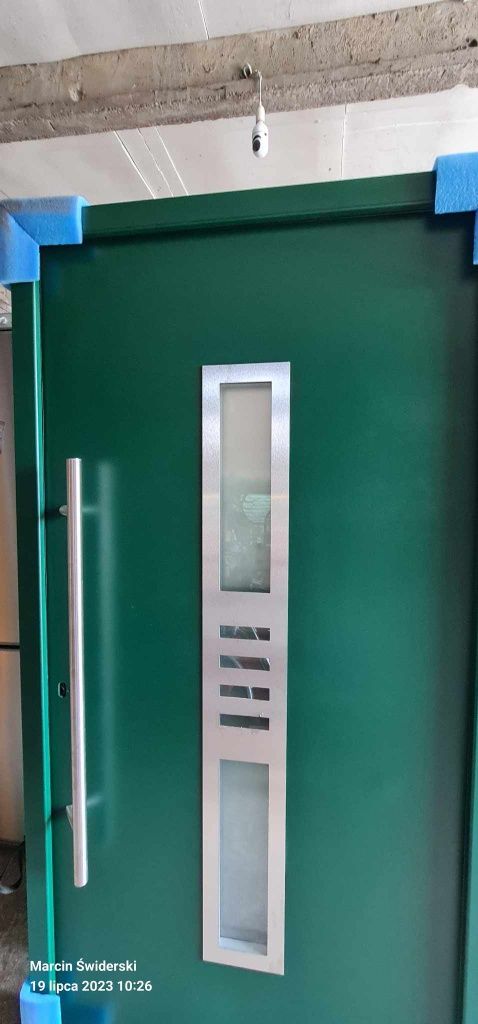 Drzwi zewnętrzne zielen zielone z antabą i ocieplaną aluminiową oścież