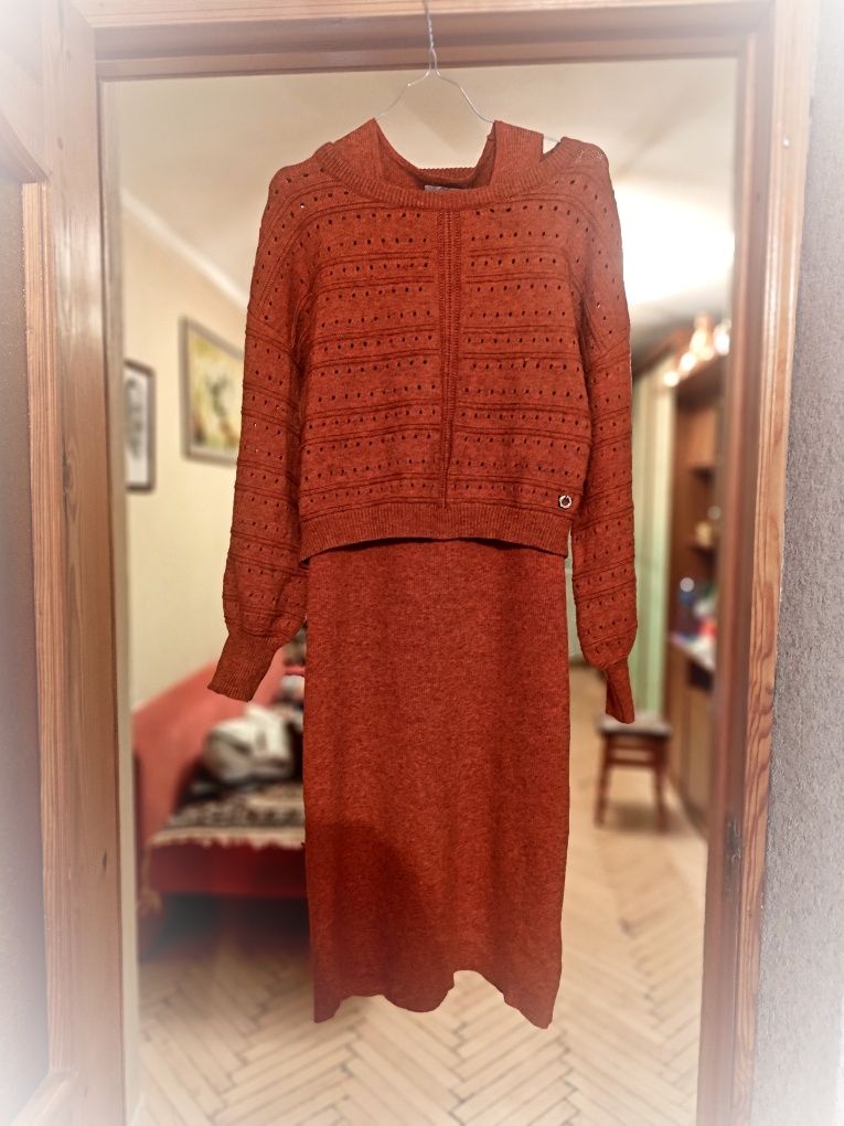 Костюм S/M ( плаття з кофтою)