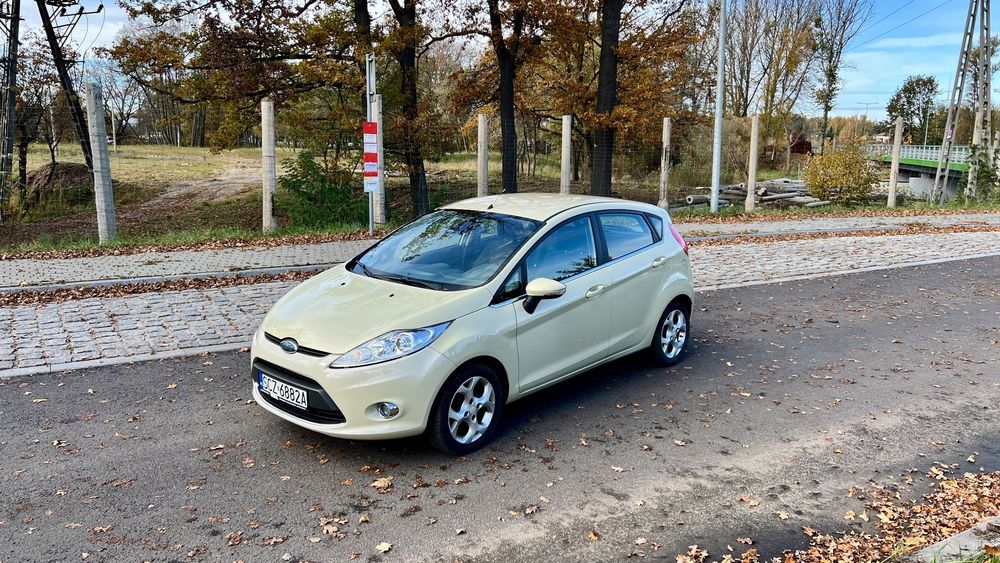 Ford Fiesta Bogate wyposażenie. Tempomat. Czujniki parkowania