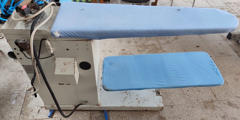 Ferro industrial com caldeira imbutida