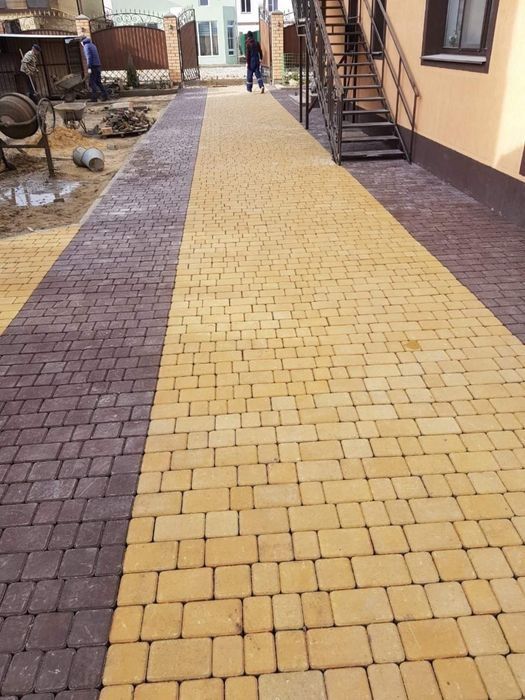 Укладка тротуарной плитки. Укладання тротуарної плитки. Доступные цены