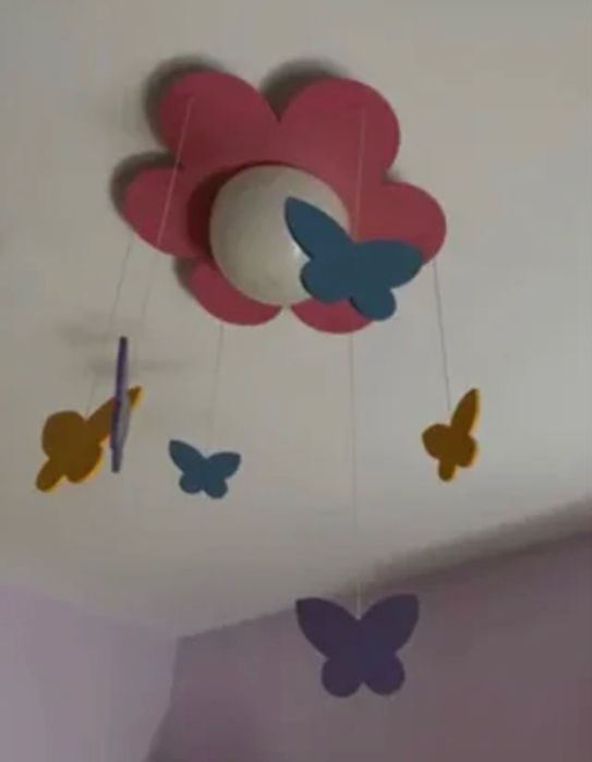 Candeeiro quarto menina com borboletas
