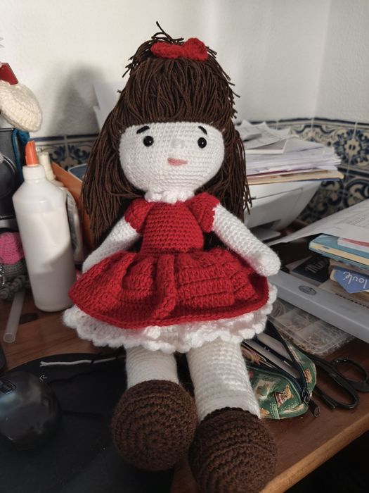 Boneca em crochê feita a mão