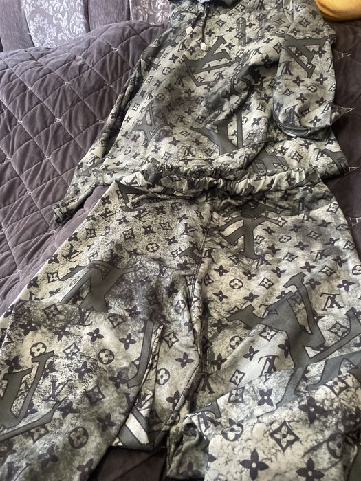 Продам споотианий костюм