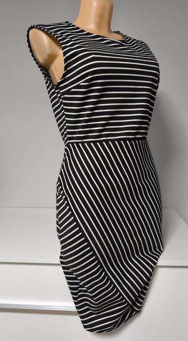 Elegancka ołówkowa sukienka firmy AMISU rozmiar 40