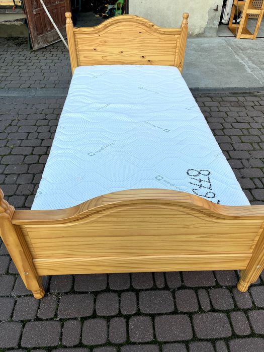Łóżko drewniane 100 x 200 z materacem